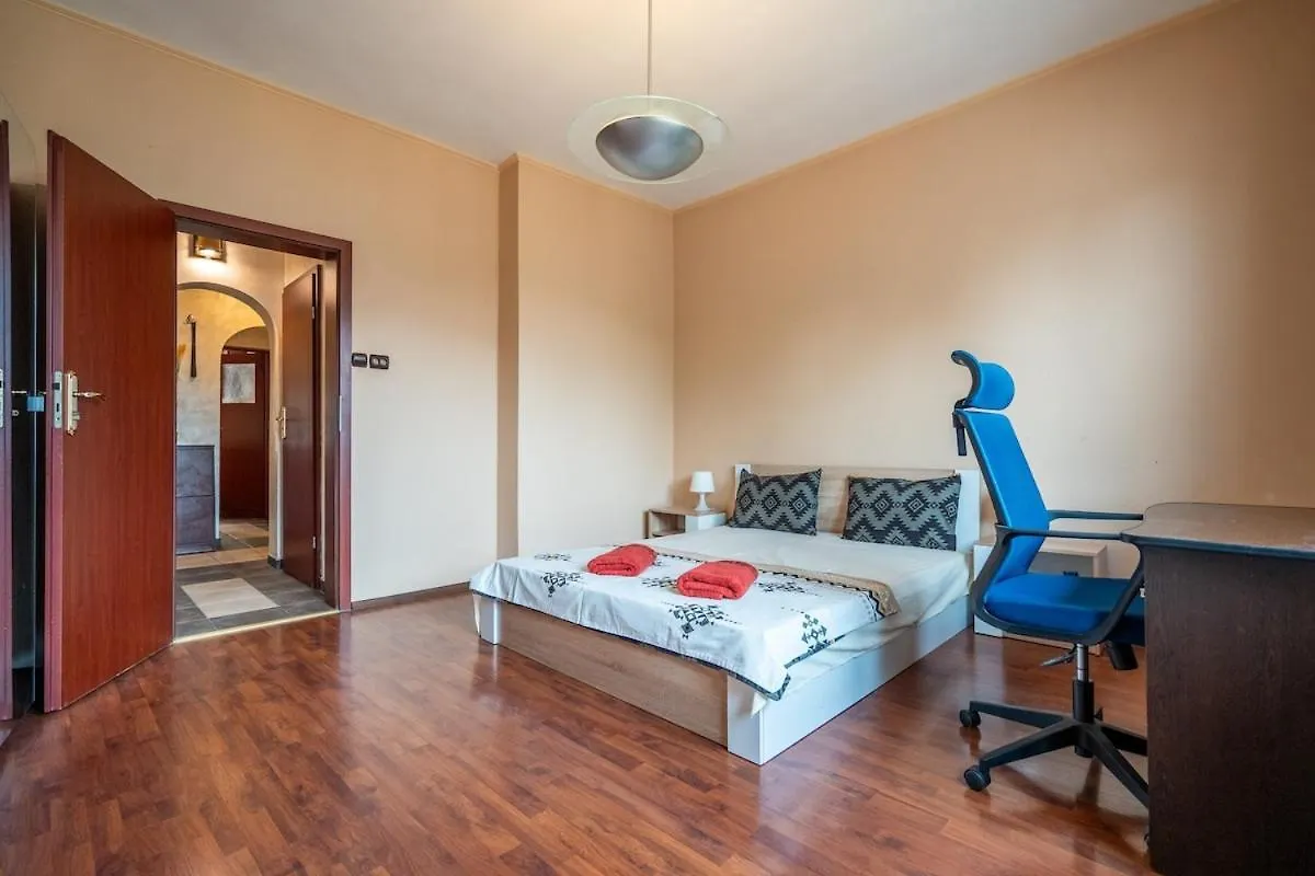 Charming 2Bdr Heart Of Main Street Apartment Sofia Bulgaria