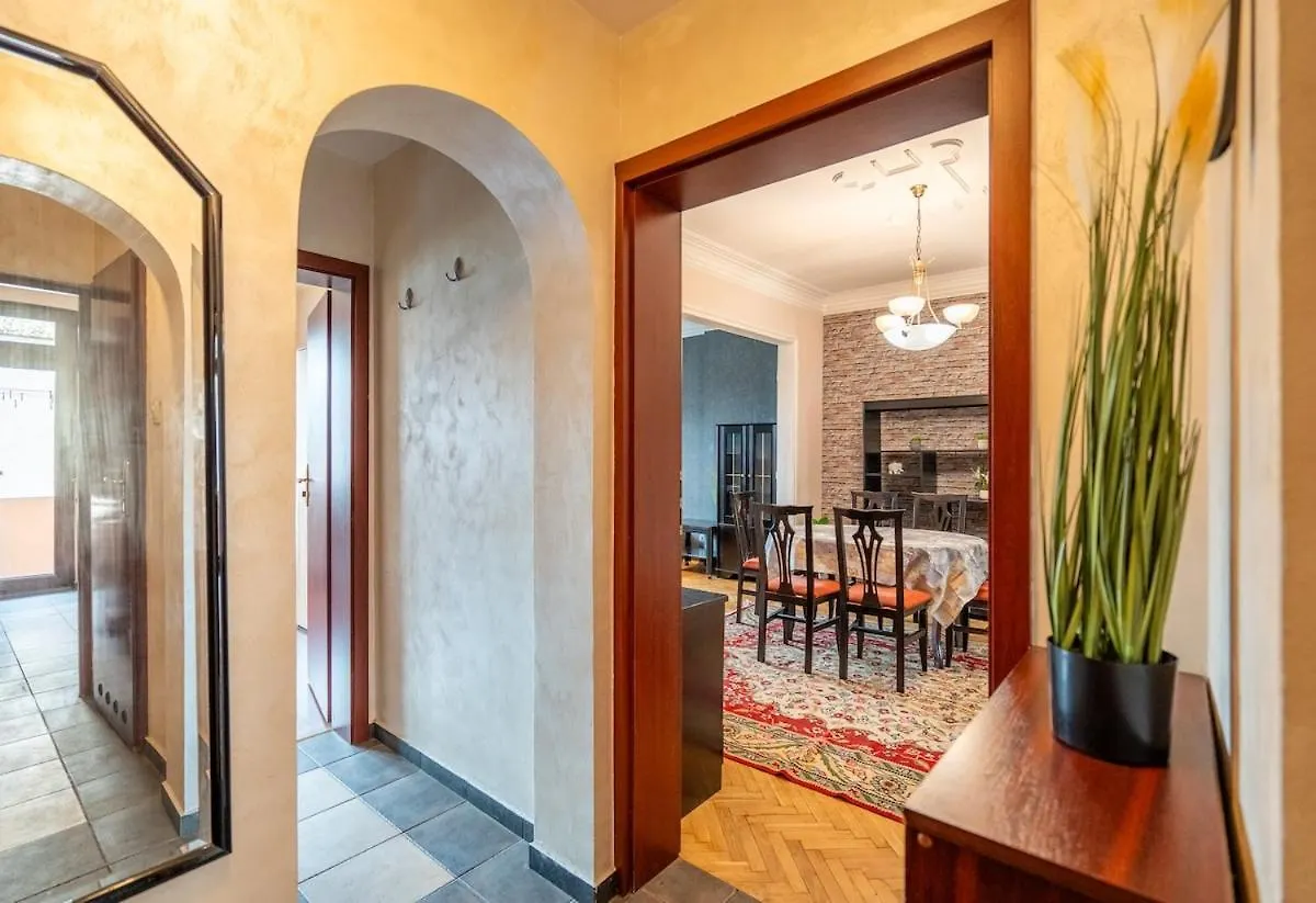 Charming 2Bdr Heart Of Main Street Apartment Sofia