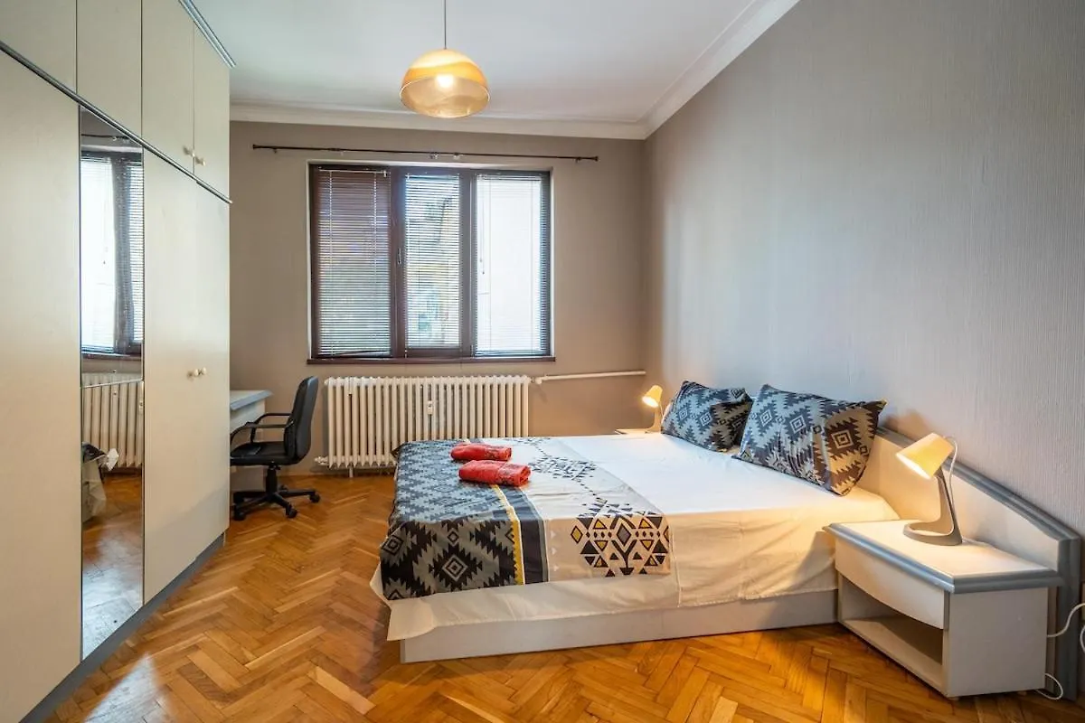 Charming 2Bdr Heart Of Main Street Διαμέρισμα Σόφια